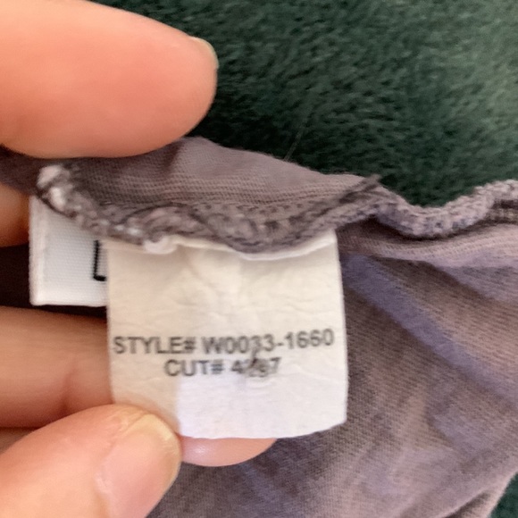 Vintage tank from the 90’s graphic tank L juniors Preowned runs small - Picture 9 of 12